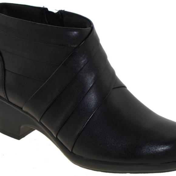 clarks ladies boots size 6